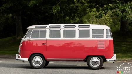 1962 Volkswagen Microbus at auction, profile
